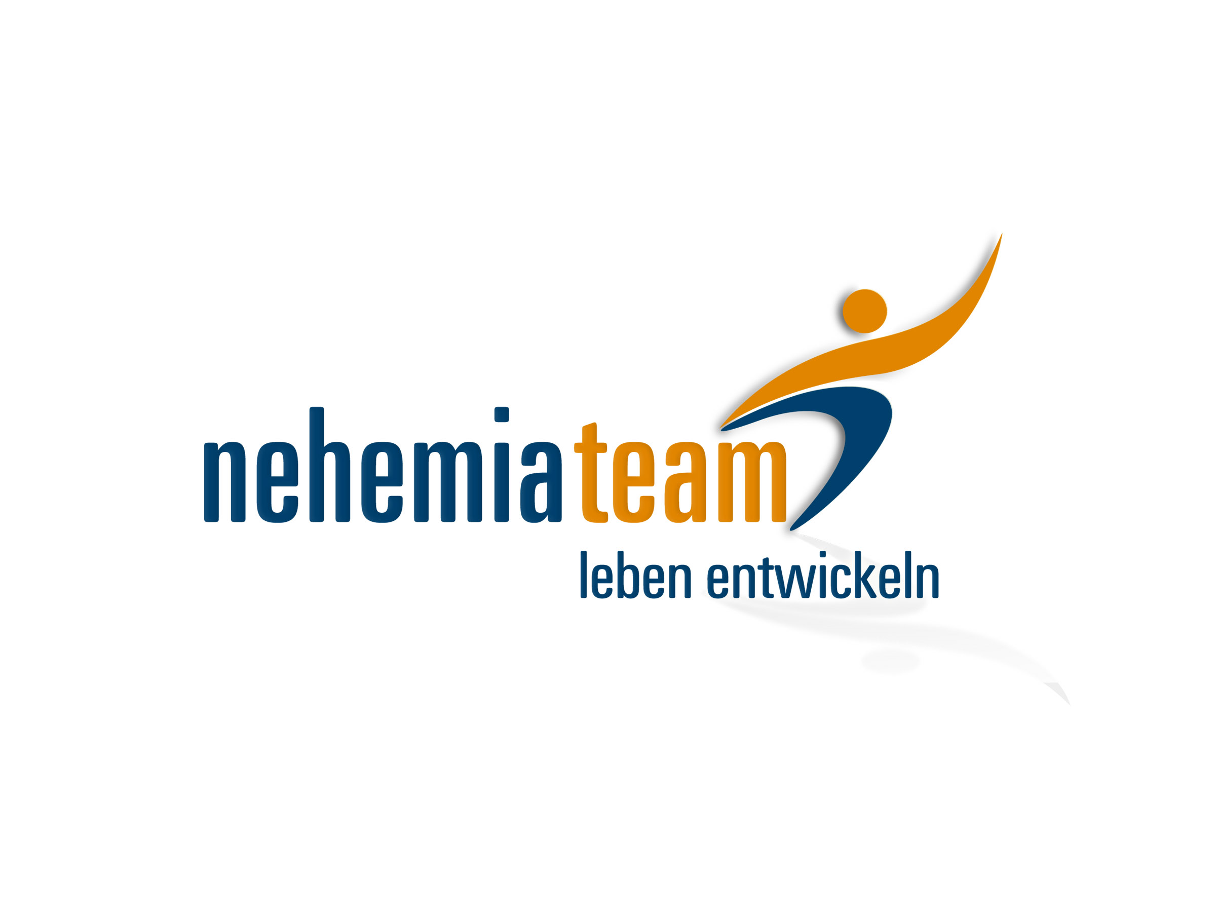 Logo vom nehemia team. Nehemia ist in blauer Schrit. Team ist in Oranger Schrit. Darunter steht noch leben entwickeln.